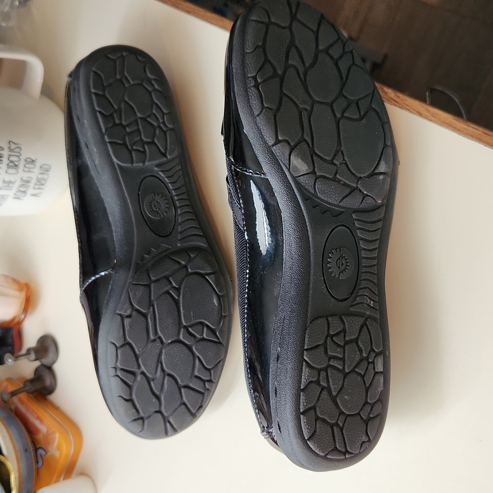 Earth Spirit Shoes - 9-1/2 - Picture 2 of 3